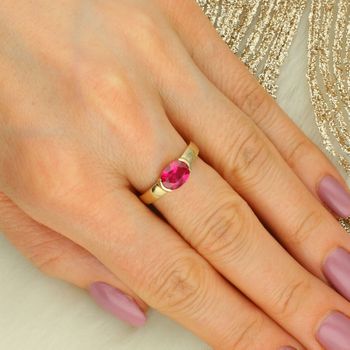 Złoty pierścionek damski z owalnym rubinem syntetycznym. Elegancki model z kolekcji Rainbow – idealny na zaręczyny i wyjątkowy prezent.4.jpg